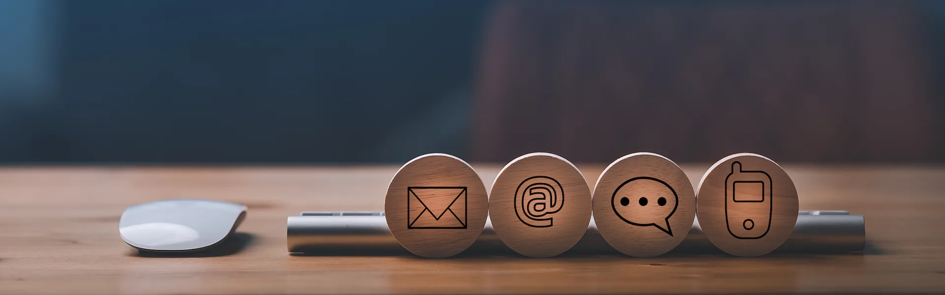 Зв'яжіться з нами